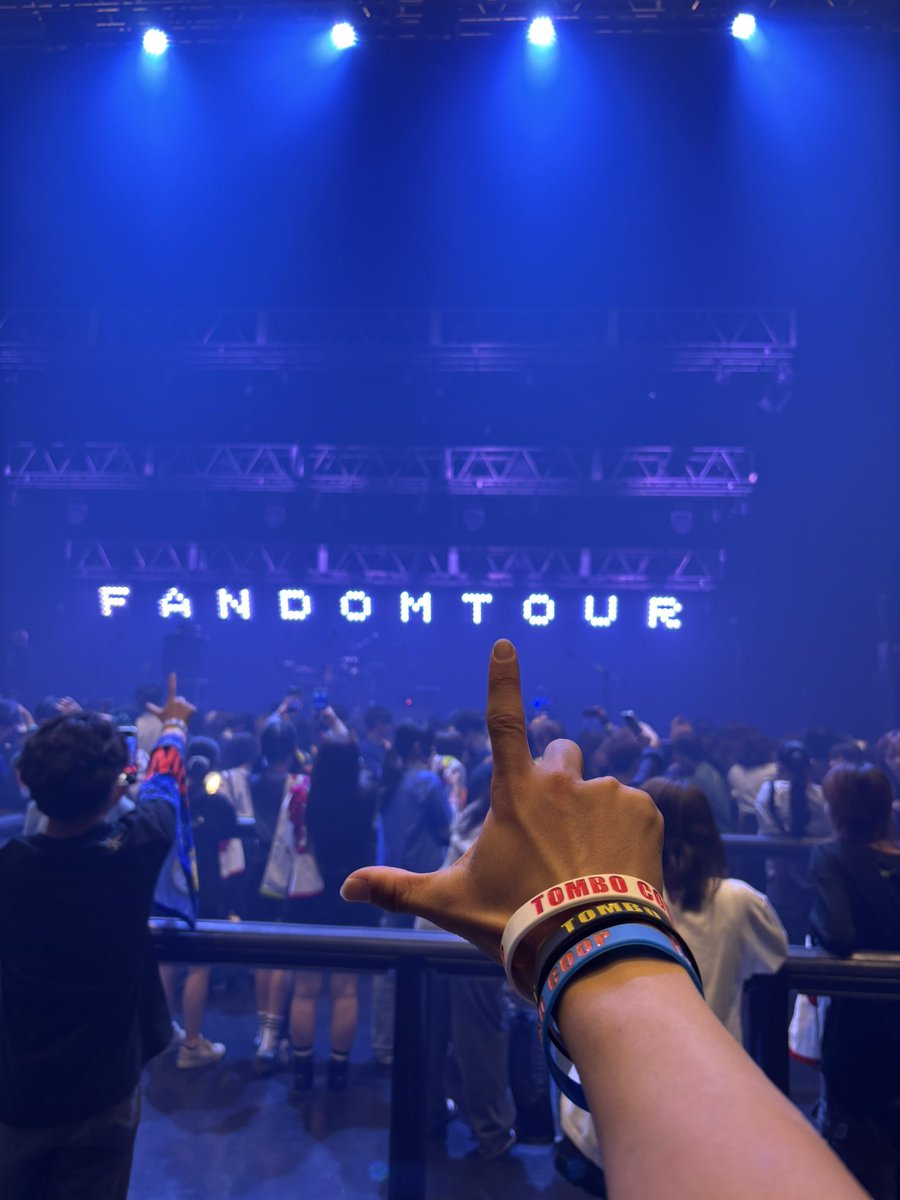 Legendkikoushi's tweet photo. ほんと幸せすぎた
MCにも泣いたし、フラッシュバックが自分のしんどい時支えてくれた曲だからその時思い出して曲中泣いてた😭😭
これからもずっと応援してる!!
4月のリベンジはしっかり果たせてたよー!!
今度は豊洲pitをsold outに!
#BUGS
#トンボコープ
#FANDAMTOUR https://t.co/r79N35NAWq