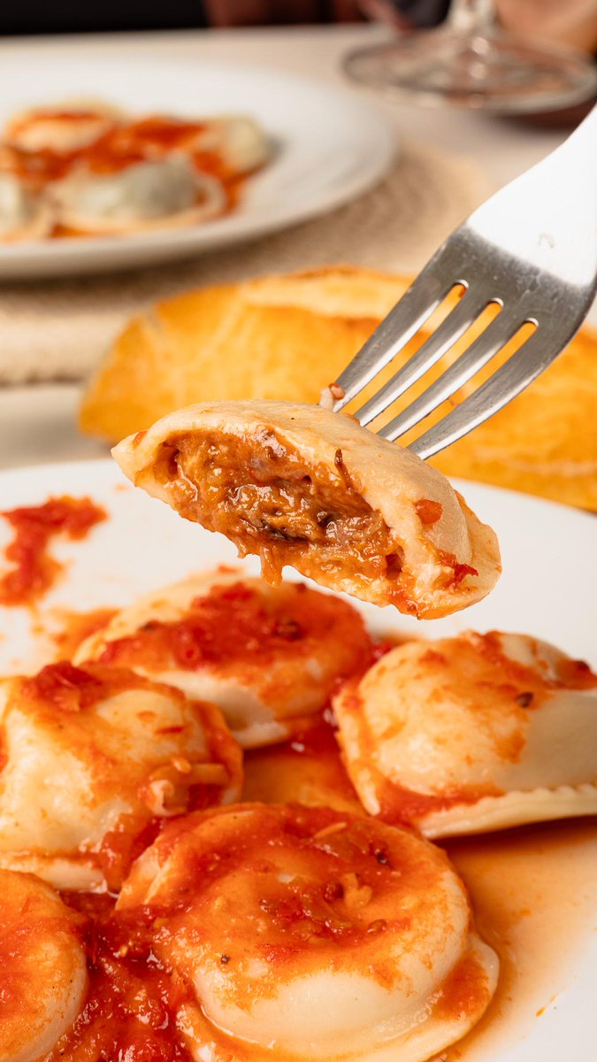 Este 25 de octubre se celebra el Día Mundial de la Pasta y mis amigos de Festin lo celebran con lo que mejor saben hacer: pastas. 

Sorteamos (dos ganadores): 
-1 caja de sorrentinos de carne con hongos de pino acompañado de una salsa de verdeo
-1 kg de ñoquis con bolognesa