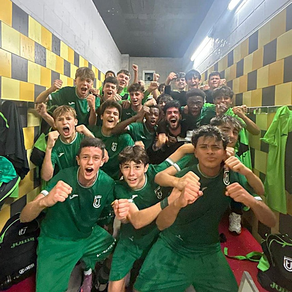 ue_cornella's tweet photo. #FutbolBase • QUINA DINÀMICA! 🤩

✅ El Sub 14 A, que va disputar ahir el partit del cap de setmana, va superar el @GFCAcademia (2️⃣-1⃣), líder de la lliga!

🔝 Quatre victòries en sis jornades i encara invictes a Divisió d'Honor! Bon treball! 👏🏻

#UECornellà #Ambelverdalcor 💚 https://t.co/1uUn0BbPFX