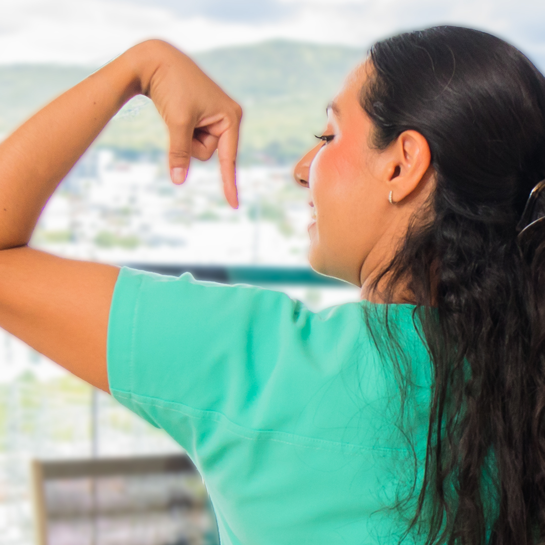 👉 youtu.be/O4U9mEUVO-Y

Ejercicios para Hombros y Espalda para Adultos Mayores

→ 🔥 Trabajamos: Brazos + Espalda
→ ⏰ Tiempo: Rutina principal (20 min) + calentamiento (8 min) + estiramientos (5 min)
→ 🥊 Equipo: Una silla estable y dos mancuernas