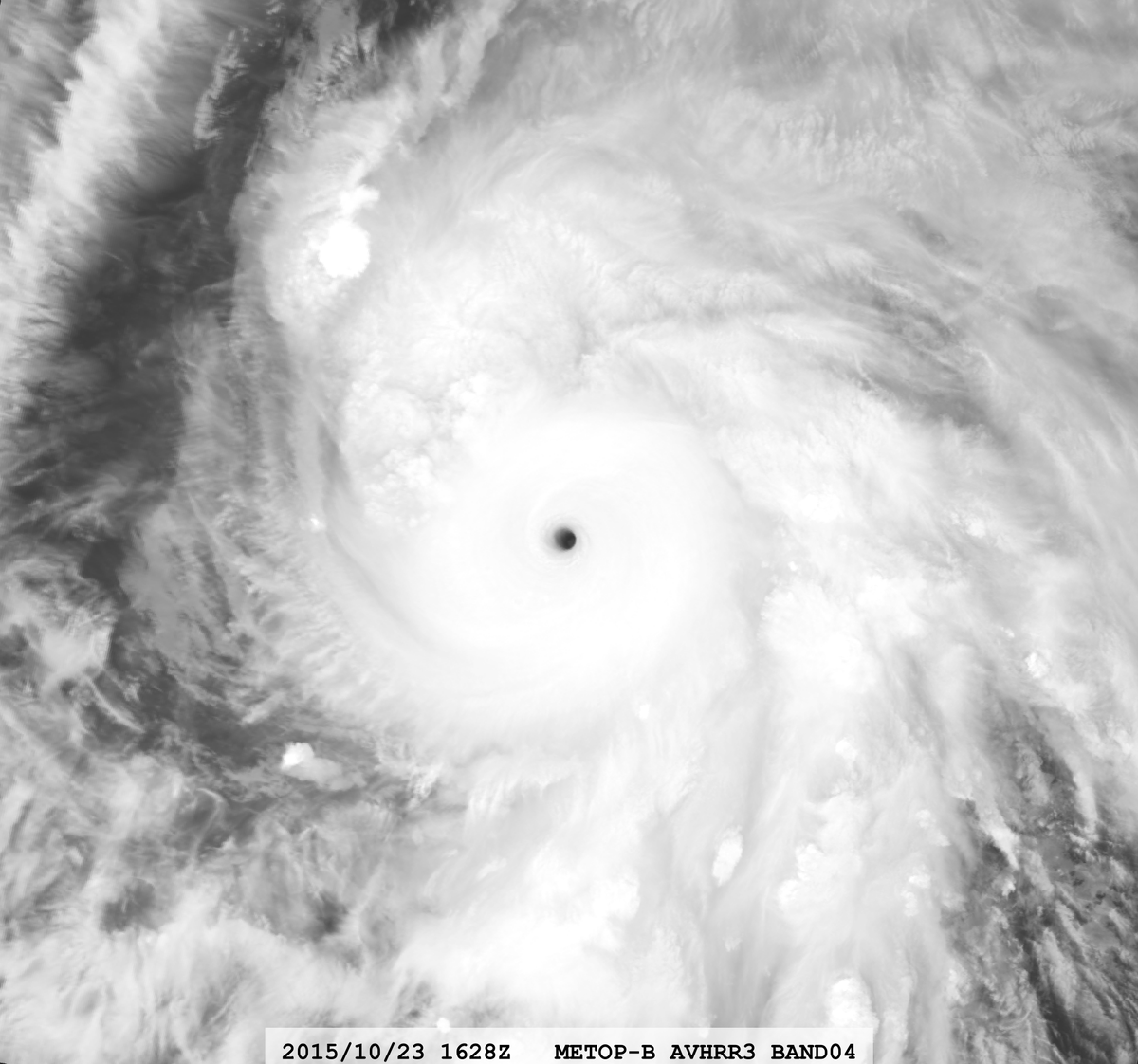 zeb199818's tweet photo. Hurricane #20L #Patricia 10-year Anniversary
Satellite: #METOPB #AVHRR3
Channel : B01 (0.63 µm) / B04 (10.8 µm) 1.1 km
Time : 2015/10/23 1628Z
Eye Temp : 23.83 °C
CPA : ~410 km
Aircraft Observation :
1733Z 883mb/45kt FL 192KT https://t.co/M8wf4i8EqW