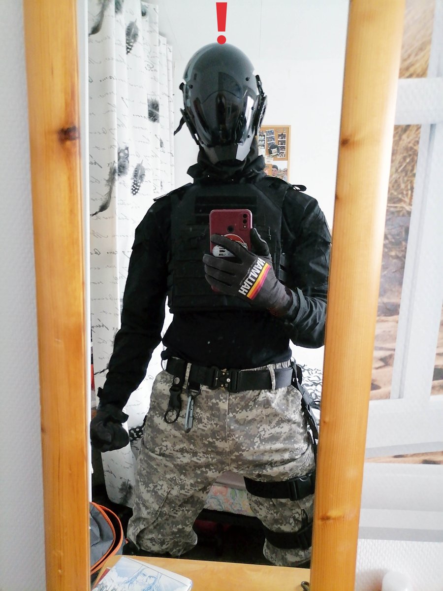 Wait, am I a robot now?!

Received my robot mask and I'm so excited about it, I really need to make good quality content with it! Also sorry for shitty quality 😭😭