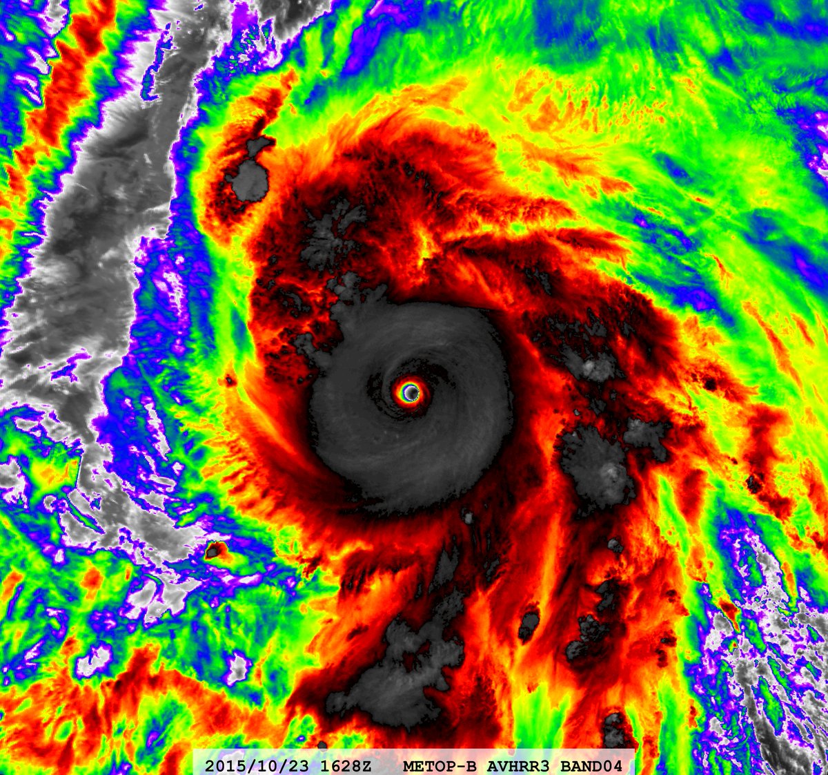 zeb199818's tweet photo. Hurricane #20L #Patricia 10-year Anniversary
Satellite: #METOPB #AVHRR3
Channel : B04 (10.8 µm) 1.1 km
Time : 2015/10/23 1628Z
Eye Temp : 23.83 °C
CPA : ~410 km
Aircraft Observation :
1733Z 883mb/45kt FL 192KT https://t.co/iDv9ulBF3q