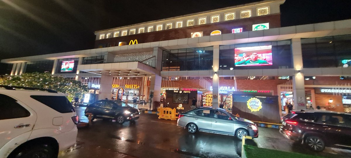 Senior Citizens Diaper Changing Room.

This should be there at every public facilities including malls, toll plazas and food courts across highways.

Seniors have served the country; now it's country's turn.

This is at Food Court, Pune-Mumbai Expressway: maps.app.goo.gl/N8oJF6sQjqLxyE…