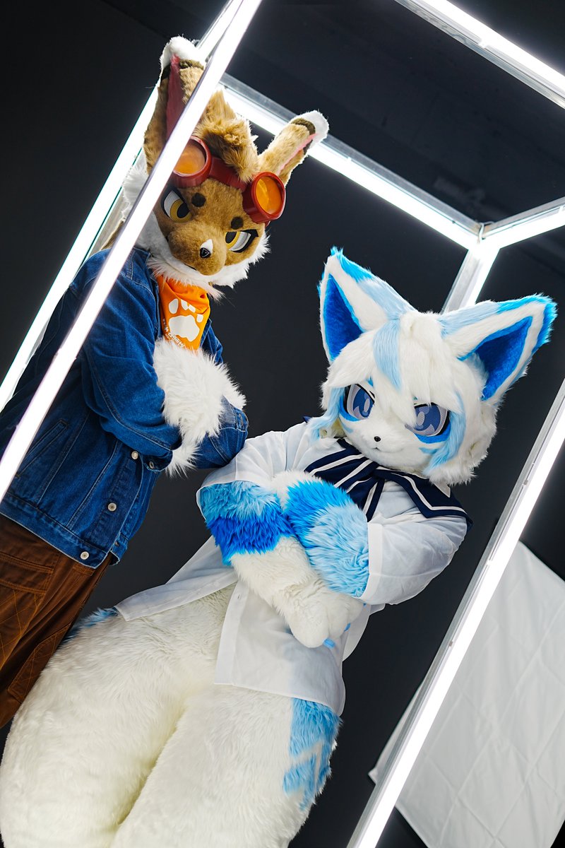 #FursuitFriday #Fursuit 

드디어 슈키 님이랑 투샷!😎✨️