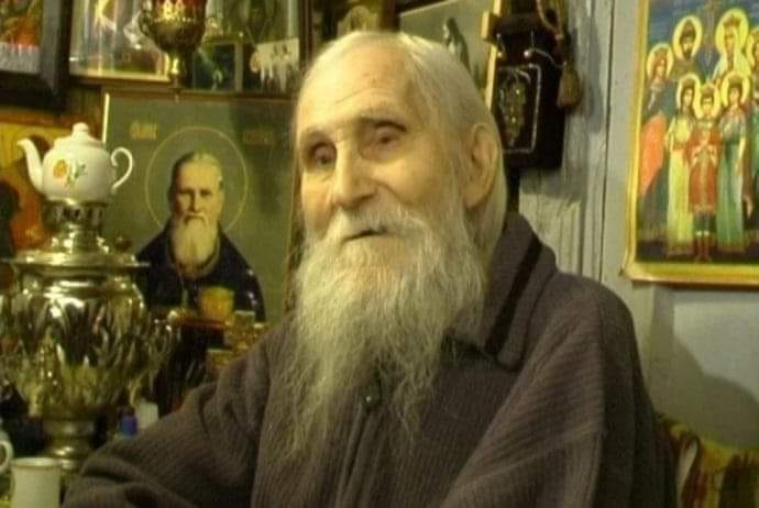 CudoRs's tweet photo. Када те питају како живиш, ти се прекрсти и кажи: "За све слава Богу, све што је Бог дао, то и примам".

Старац Николај (Гурјанов) https://t.co/kAJ5BbJBYB