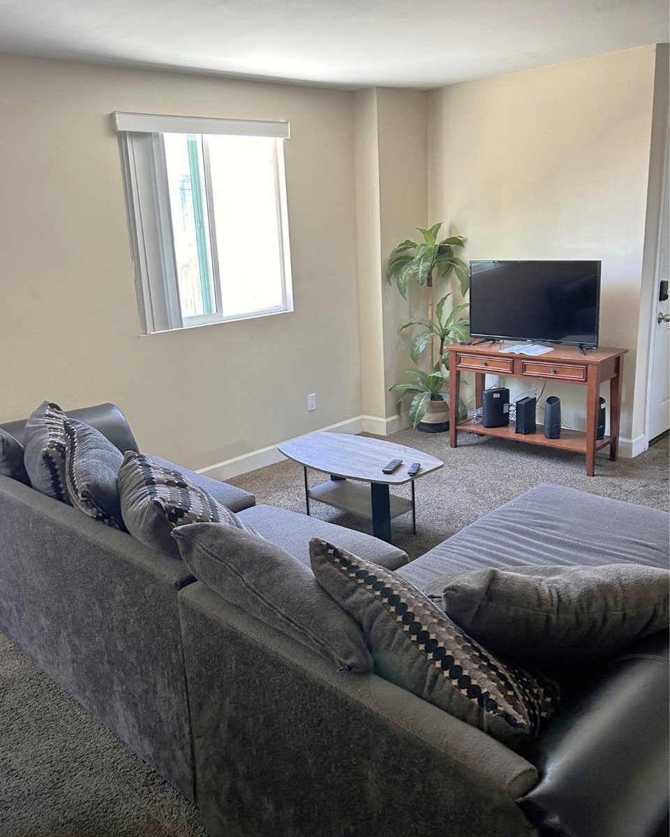 shareselfhelp's tweet image. 🏡 SHARE! Home Spotlight: House of Precious 2 (Co-Ed) — Move In Today!

Availability:
(3) $750 per shared room
Utilities, internet, cable, and washer/dryer included
South LA (SPA 6)
share.managebuilding.com

#Housing #DonorImpact #HomelessSolution #Recovery #SHAREselfhelp #movein