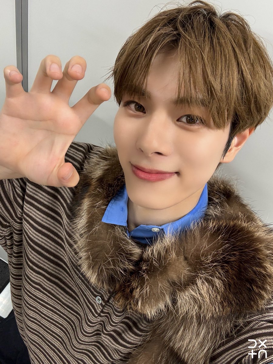 メイドの推しがセルフネイルめちゃめちゃ上手で自分も少し前から始めてみたの(≧∀≦) 🖤🩷
今日ディズニーで早速キャストさんに爪褒めてもらえてハッピー⭐️
#NICOセルフネイル部⬅️加入待ってます🎶