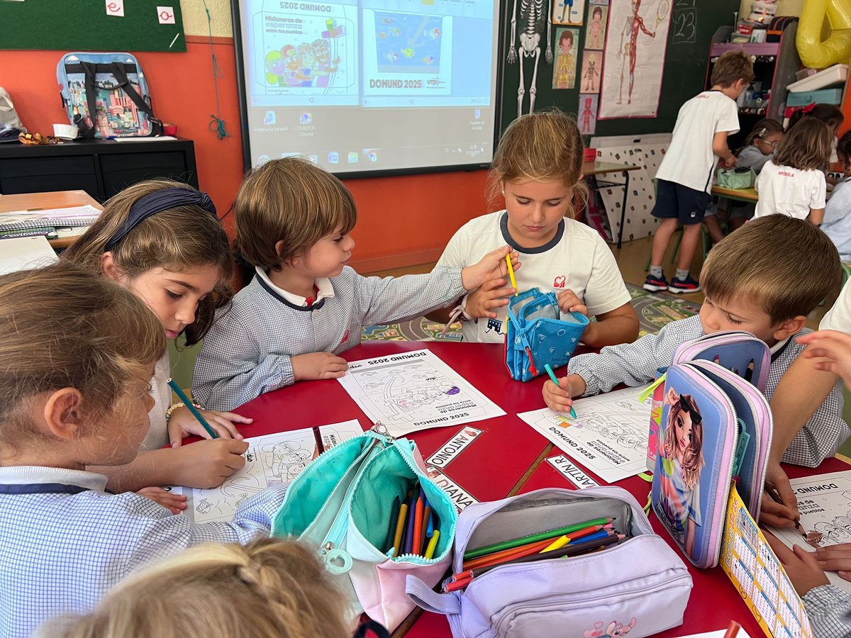 Vivimos el Domun con el corazón misionero de la Iglesia 🌍
En el <a href="/CardenalSpinola/">CardenalSpinola Hlva</a> los alumnos de Primaria ayudan a los de Infantil a descubrir qué es el Domun: aprender sirviendo
Así formamos personas que entienden, actúan y transforman.
#Domun #FundaciónSpínola #Huelva