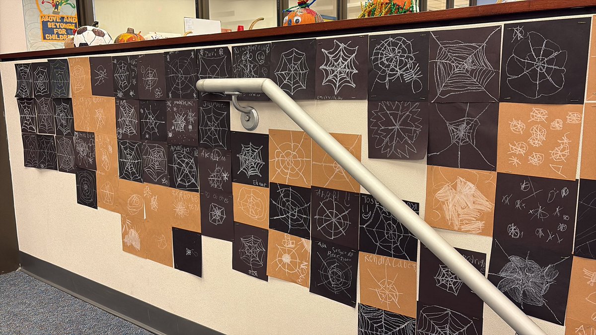 HicksLibrary's tweet image. It’s a spooky, spider spectacle this week in the library! #fallfun @HicksTigers @Alief_Libraries