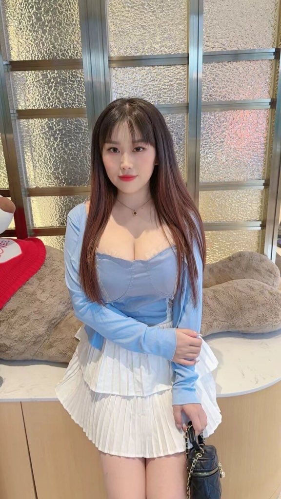 XY202588's tweet photo. 深圳龙华区
《极品奶妈巧巧》刚满月
小表妹 身高158cm 体重48kg 年龄28
量300 - 500cc++，奶质醇厚
🐻大 D杯，胸型好，手感好
身材好皮肤a白
服务态度极好

客服：@nn0000078
双向：@nn0000078_bot https://t.co/6sUIoslgqu