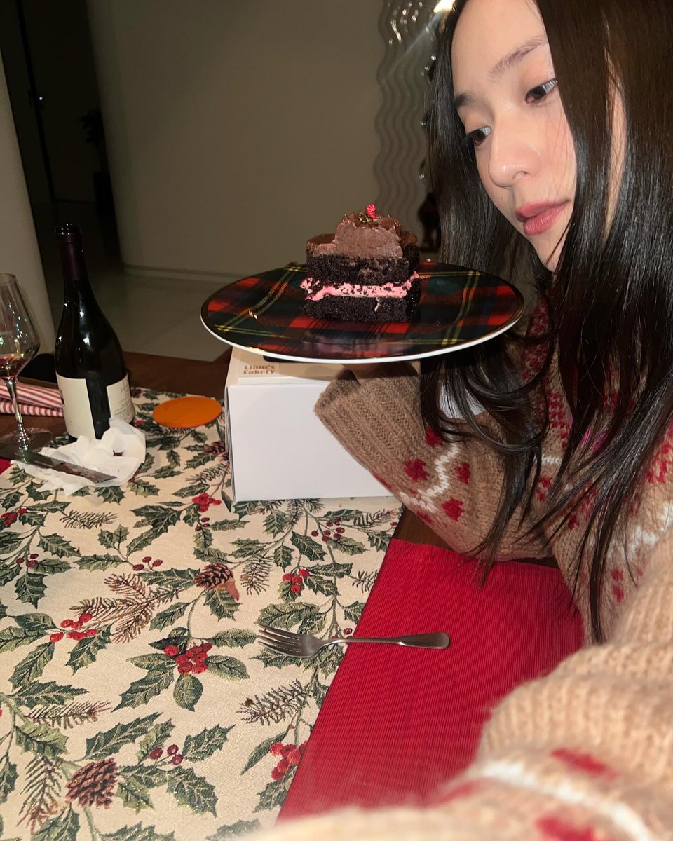 🎉 Happy Birthday 🎉

#HappyKrystalDay