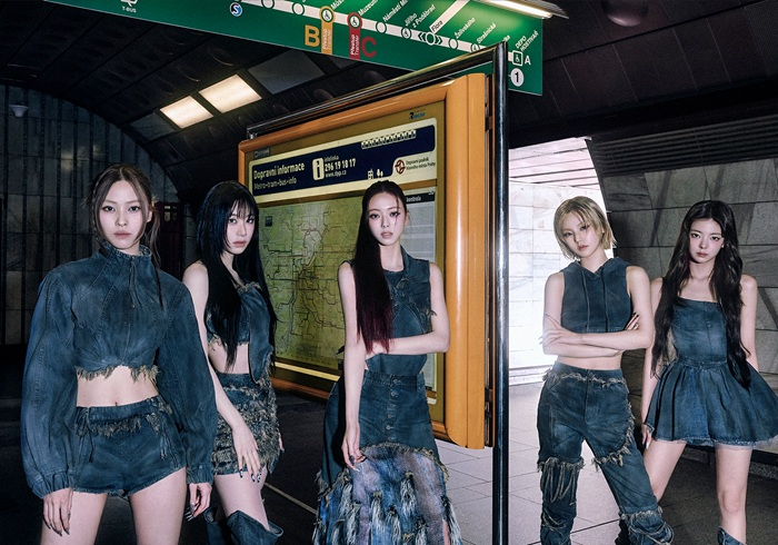 ITZY for 'TUNNEL VISION' concept photos.