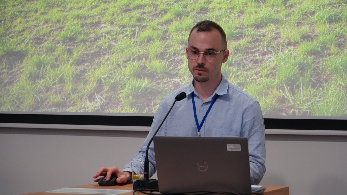 NordicCompBio's tweet image. Don’t miss @ELIXIREstonia sponsor talk at #NordicCompBio2025! 🌱
🗣️ A look into the essential, often unseen, efforts that keep research tools thriving and science moving forward #NordicCompBio #ComputationalBiology #Bioinformatics #NCBWeek2025 #ResearchTools