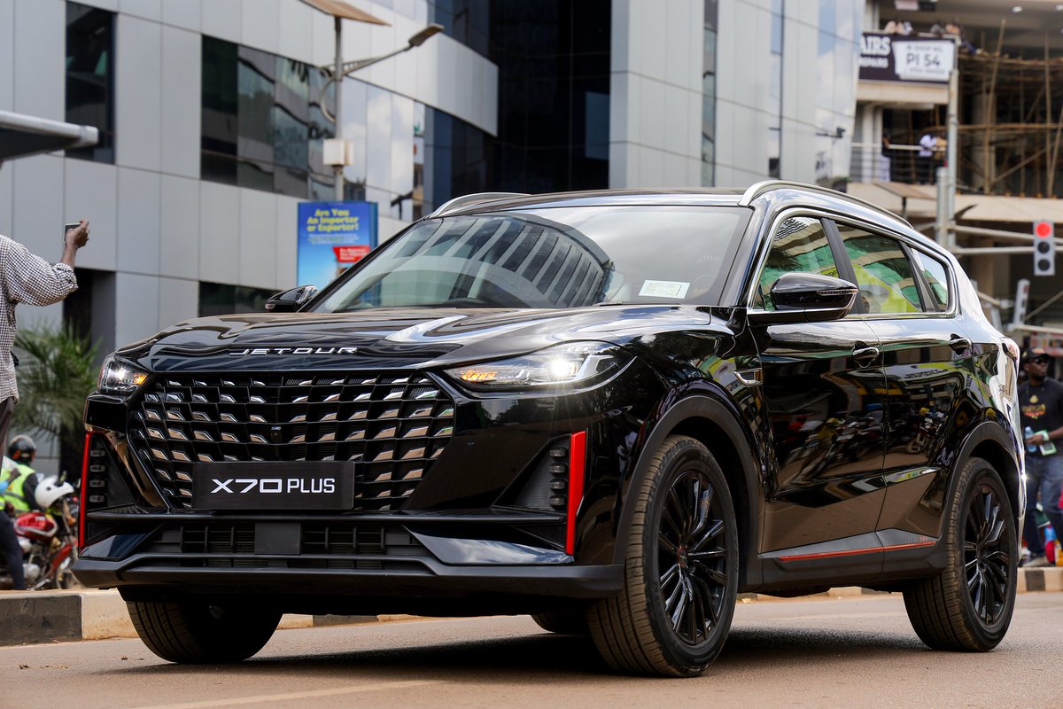There are two sides to life: Dashing or X70 Plus. Which side are you on? 😎

👉 Register here: forms.gle/nZ1WX9zCKRyN2E…

#MakeYourMove| #DriveYourFuture