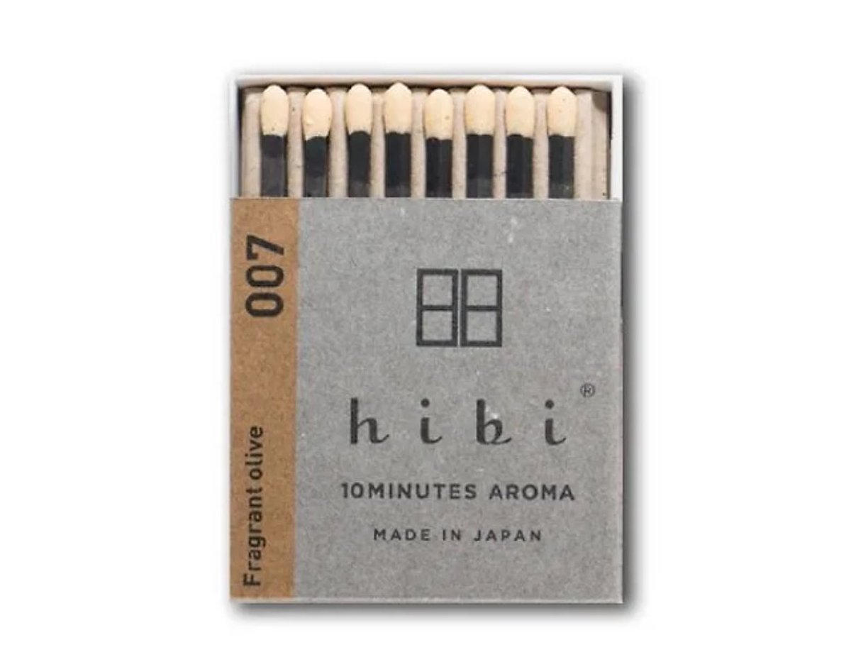 🌷RT 이벤트 

<고요는 사막에 내리고>가 리디에서 출간되었습니다. 1권무, 전권 소장 할인 등 이벤트도 진행중이니 모쪼록 즐겁게 읽어주세요 :) 
(멋진 표지는 겟셈님 <a href="/Get_sem_/">겟셈</a> 일러입니다)

RT해주신 분 중 한분께 hibi의 금목서향 인센스를 보내드립니다 🌼

작품 링크: ridibooks.com/books/23130631…