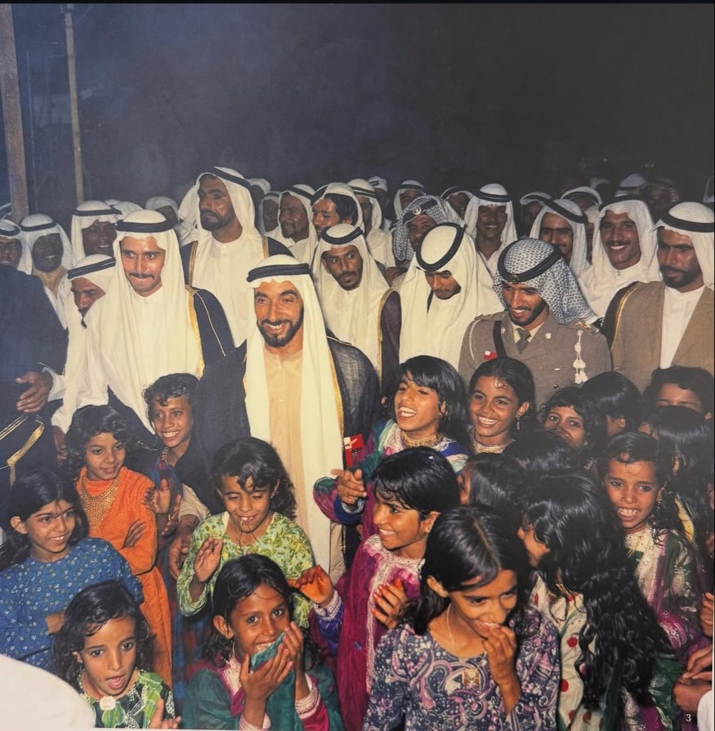 اللهم ارحم عبدك #الشيخ_زايد_بن_سلطان اللهم أن عبدك الشيخ زايد لم يبخل على شعبه ولا على الأمة العربيه و لا الإسلامية ولا العالمية بأي شيء اللهم أغفر له وأدخله الجنه يارب 
#رحم_الله_باني_الدار