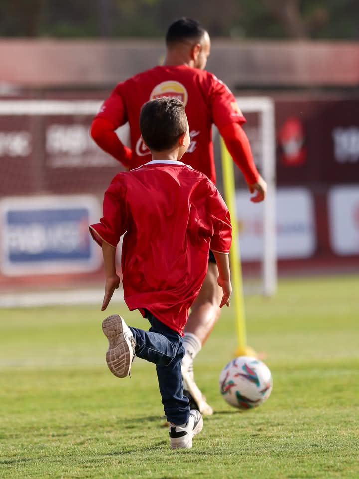 #نادى_الشعب 
#الاهلي

قبل سفرة  لإجراء عملية "زرع نخاع" .. أحمد بين عائلته الكبيرة فى نادى الشعب ترجع بألف سلامة يا بطل ❤️

<a href="/ShobierOfficial/">Ahmed Shobier</a> 
<a href="/SalahAlhayat/">mohamed salah</a>