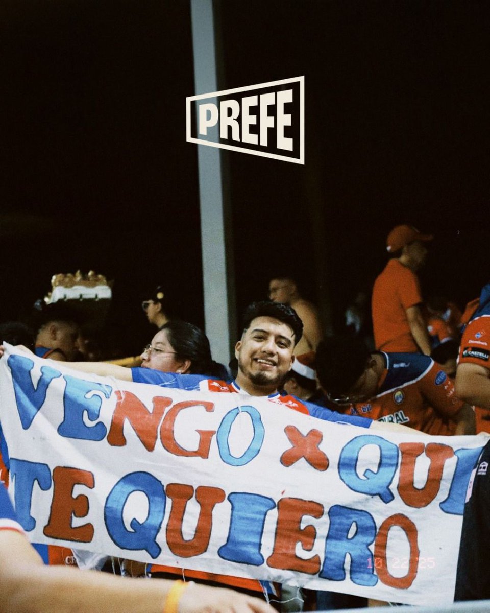 prefegt's tweet photo. 619 kilómetros hay desde el estadio Mario Camposeco en Quetzaltenango y el Francisco Morazán en SPS. A pesar de eso, la noche nos dejó postales mágicas.

Cuando el amor por los colores es real, no hay distancia que lo pueda frenar.

Felicidades @CSD_XelajuMC https://t.co/pI39PbFste