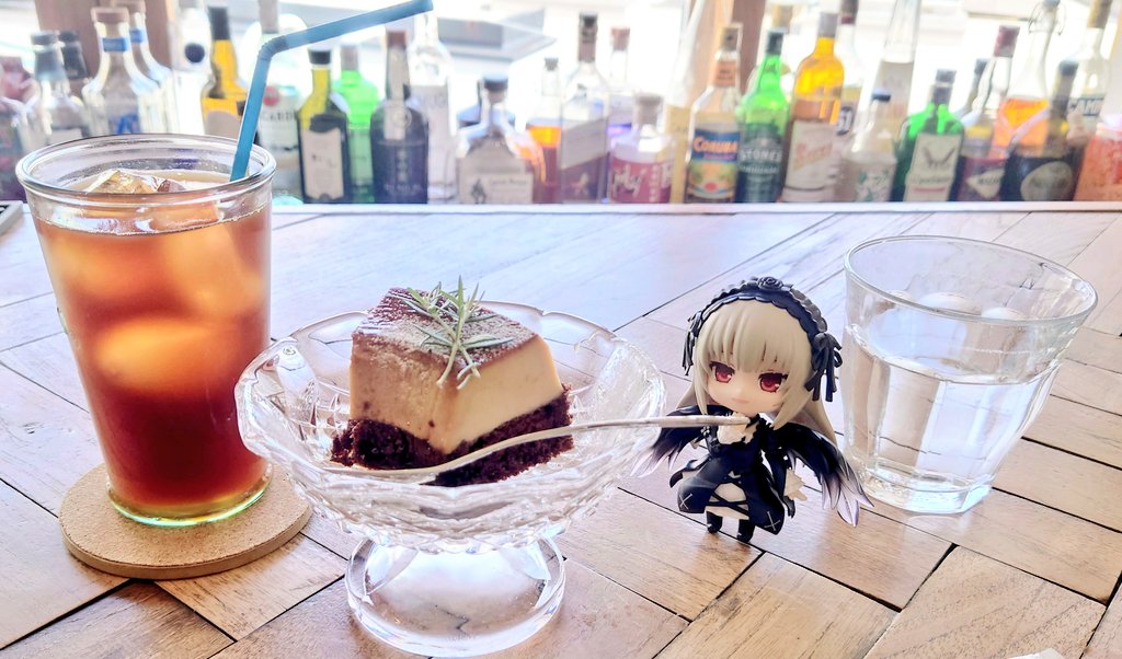 2674Luke's tweet image. #深夜のねんどろ撮影60分一本勝負
10/23 【ぷりん】 (フライング既出)
ブラジルのプリンは
コンデンスミルクを使って作られてて
#プヂン #pudim と呼びます。濃厚で美味しかったです。
#水銀燈 #suigintou #mercurylampe #銀様 #ねんどろいど #Nendoroid #nendography #ねん撮り #ねんどり