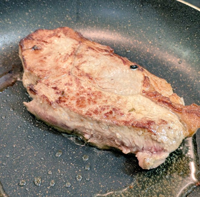 500円で買ったクソデカステーキ 