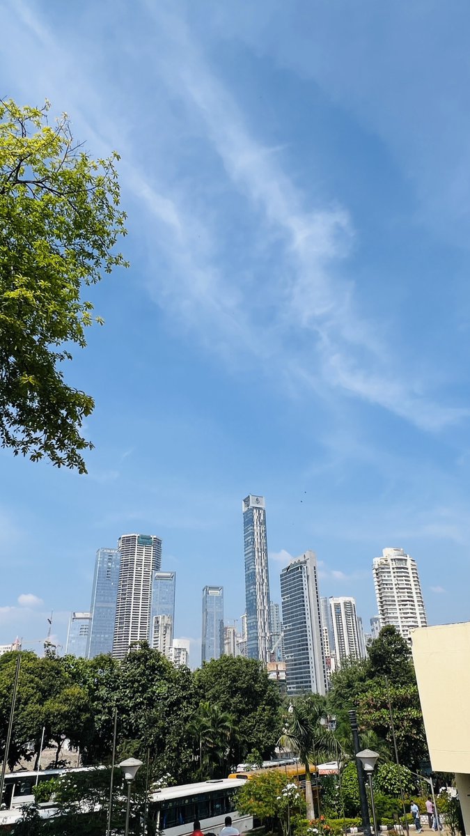 Haven’t seen such clear blue skies in a while. 

#Mumbai
