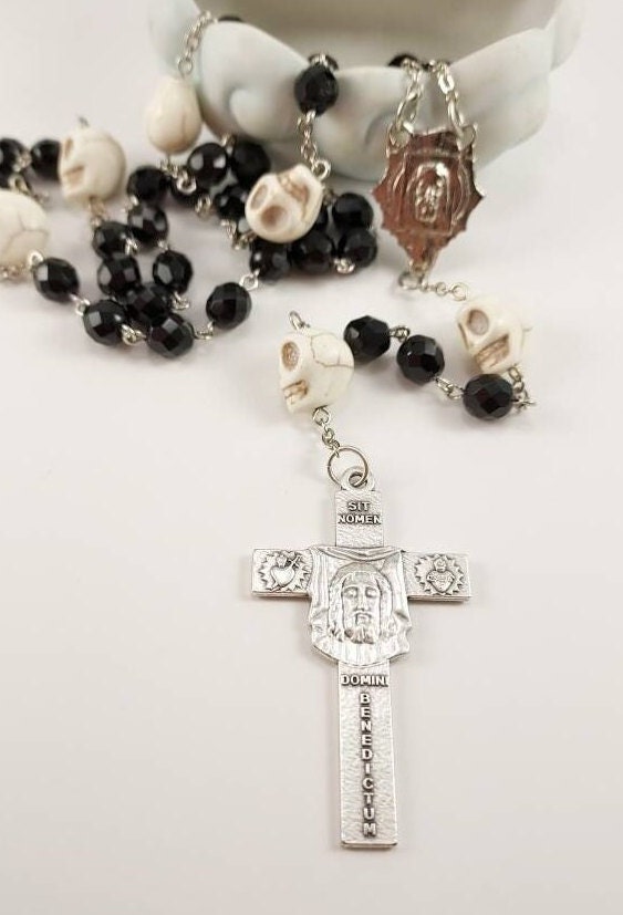 PennysRosaries's tweet photo. Memento Mori Rosary 8mm Preciosa Black Fire Polished Beads with Silver Holy Face Cross Ivory Resin Howlite Skull Paters Handmade https://t.co/grjOl0Weug #PennysRosaries.etsy.com #JesusIsKing #Howlite https://t.co/QnEKfislP3