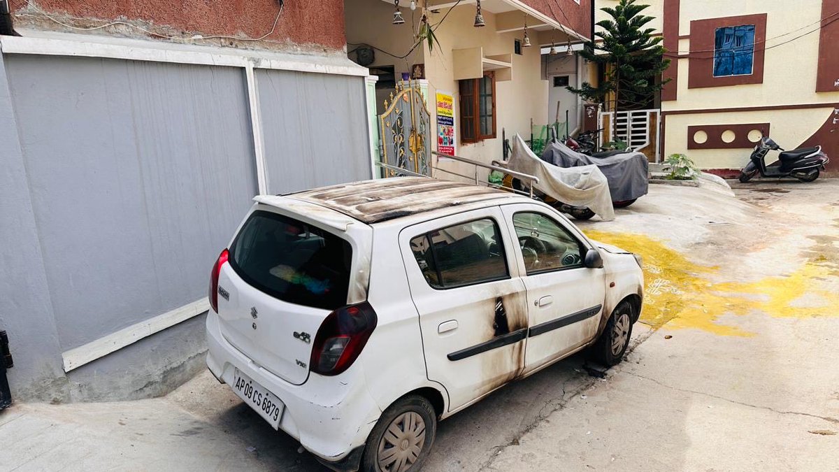 ImKeshavSoni's tweet image. In Hyderabad, On Diwali night Murali Krishna’s car was set ablaze by Ashwaq Ahmed, and he was threatened to sell his house and leave the area.
Welcome to the Congress Raj.