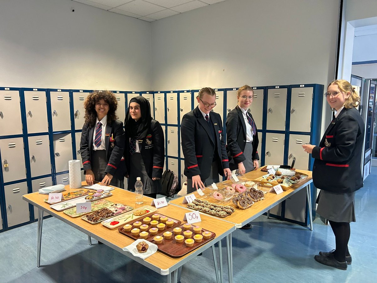LurganCollege's tweet image. This week, we celebrated Book Week NI with a quiz, bookmark making workshop &amp;amp; bun sale. Thanks go to our Literacy Leaders &amp;amp; Student Librarians for their organisation and promotion of a love of reading at LC. #BookWeekNI #LoveReading