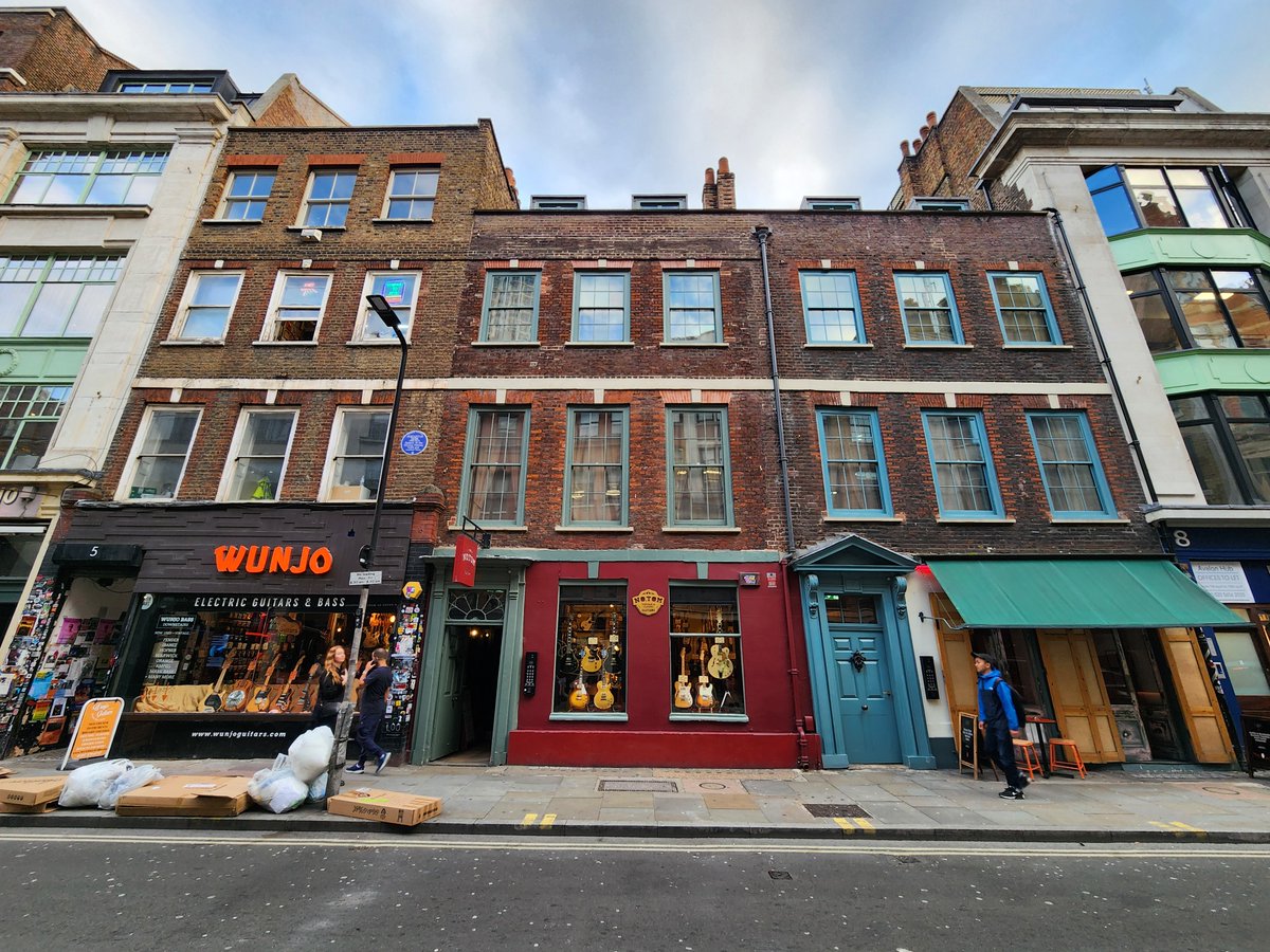 anaoreilly's tweet image. In London, we explored notable spots like Denmark Street, significant for its musical history and as a filming location for the BBC series Strike. anaastrioreilly.com/2025/10/23/exp… 
#london #travel