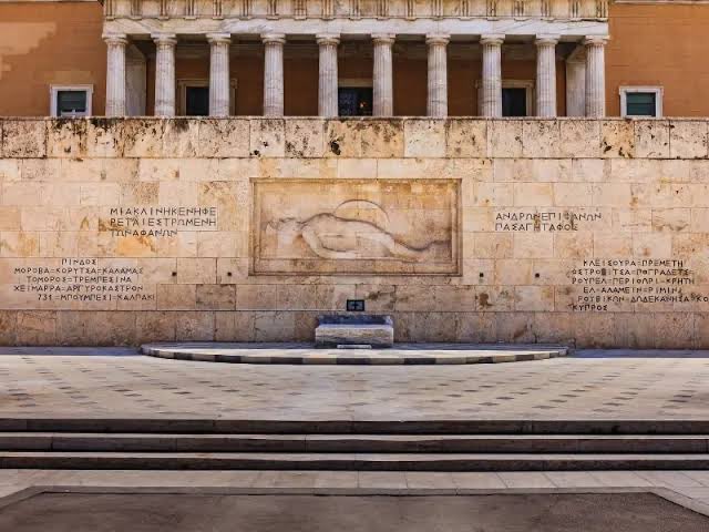 Συναντήθηκα σήμερα με τον Υπουργό Εθνικής Άμυνας, Νίκο Δένδια.

Κατά τη συνάντηση, επανέλαβα τις γνωστές μου θέσεις σχετικά με το Μνημείο του Άγνωστου Στρατιώτη.

Σύμφωνα με όσα δήλωσε ο Πρωθυπουργός στη Βουλή και με βάση την τροπολογία που ψηφίστηκε, από σήμερα η ευθύνη της