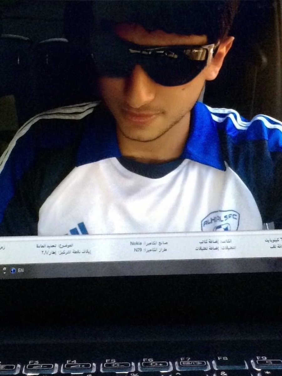 صورتي بتيشرت #الهلال قبل17عام ، قبل دخولي مواقع التواصل , إلتقطتها بواسطة نوكيا 79 ، لمن يظن أني أشجع الهلال بحثاً عن الشو ويُشكك بتشجيعي للهلال ، أنا هلالي من 29سنة و أول مباراة أحضرها للهلال بالملعب قبل21سنة ، الهلال وصل لقلوب مُحبيه عبر العالم مُنذ القِدَمْ بفضل بطولاته