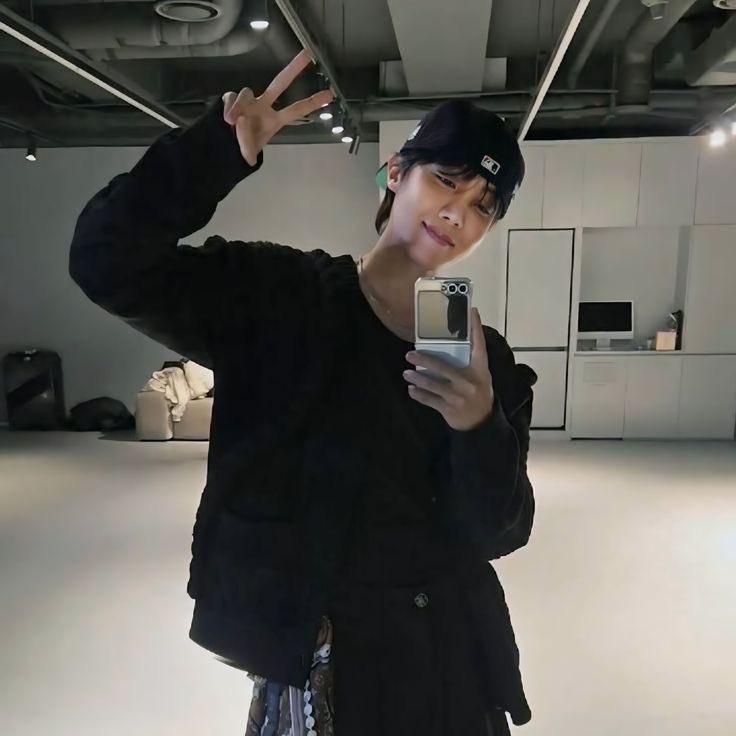 i vote #jhope for #2025MAMAVOTE