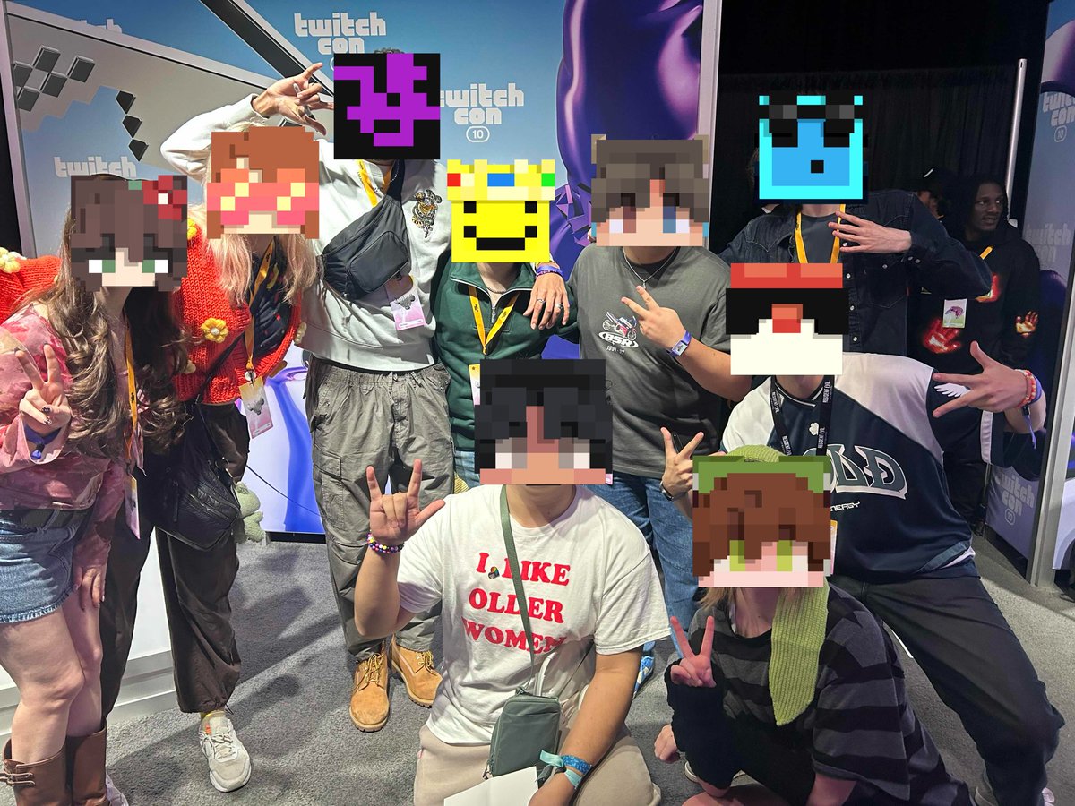 Met lifesteal at twitchcon :]

ft <a href="/GranulatedGarli/">Jo 🇵🇭 THANK YOU SAN DIEGO</a>'s horrible shirt.