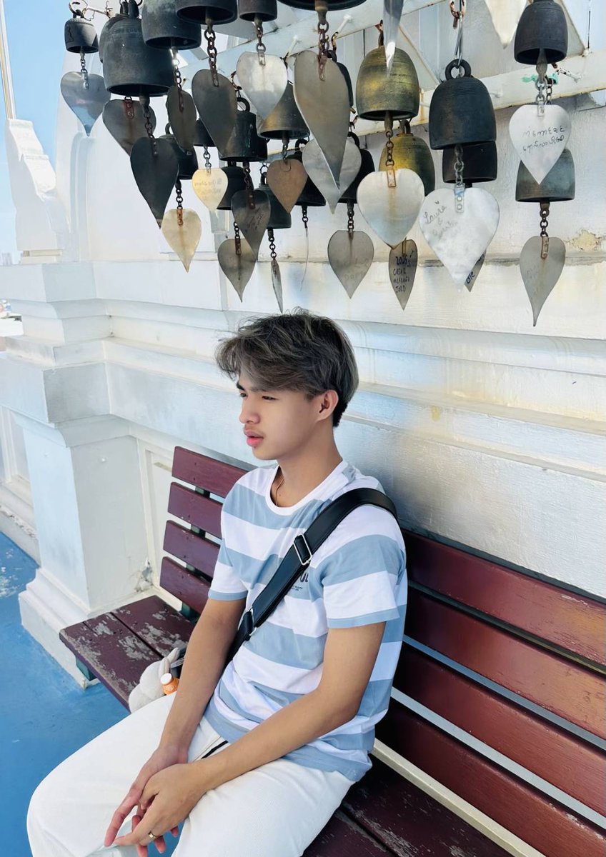 Gray1595548's tweet photo. အလုပ်ကလဲဗျာ ပင်ပန်းလိုက်တာ😞 https://t.co/0iTCAAkQOV