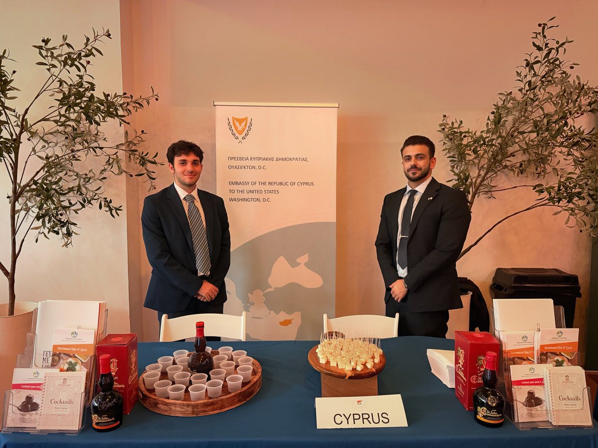 CyprusinUSA's tweet image. Delighted to join our EU partners and American colleagues in celebrating the enduring EU–U.S. agricultural ties! 🇪🇺🤝🇺🇸 From the rich #Halloumi 🧀 to the exquisite #Commandaria 🍷, every bite and sip reflected quality, culture, and friendship. Cheers to another year of