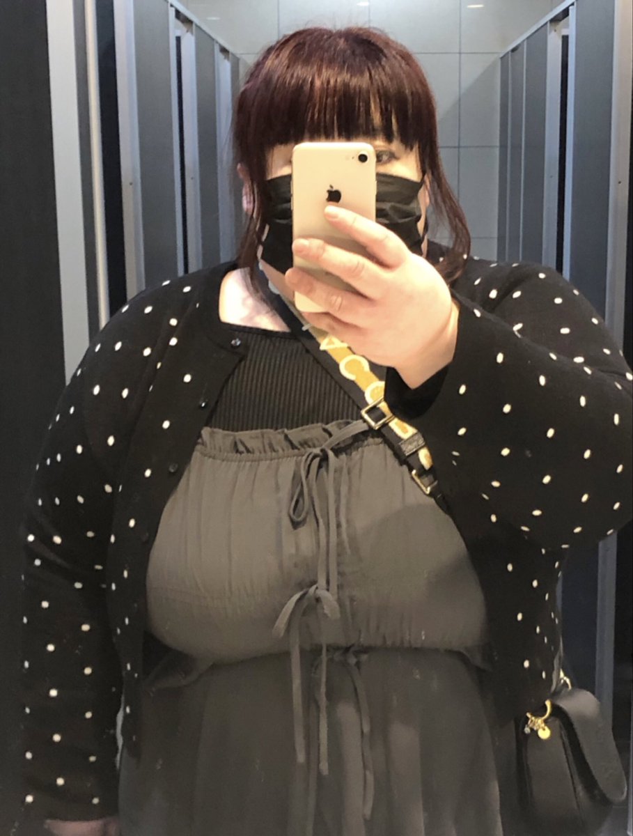 ４日前くらいまでは半袖着てたのに今日はこんな厚着

みなさん、温暖差激しいから体調崩さないように気をつけてくださいね🐷✨

あたいは、今日も病院の付き添いで明日も💦

最近家と病院の行き来ばかりや🌀

早く足治してお出かけとか楽しいことさたいなあ✨