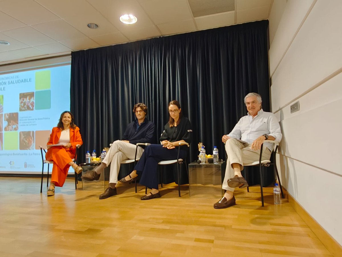 CanSaludable's tweet image. Mesa redonda “Impacto de la alimentación saludable y sostenible en el desarrollo de enfermedades no transmisibles” con la moderadora Alicia Hernández, Médico de Familia #DGSP, y los ponentes  Santiago Asenjo González-Valerio, Nazaret Sabina Mateos y Juan Manuel Méndez Pérez.