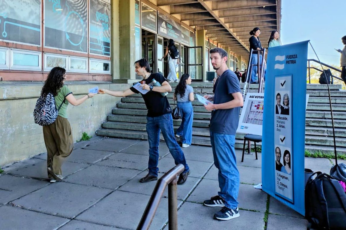 PMCapital's tweet image. Voto a voto y en cada barrio vamos construyendo la victoria.

Este domingo busca la bandera que flamea, vota Fuerza Patria ✌🇦🇷