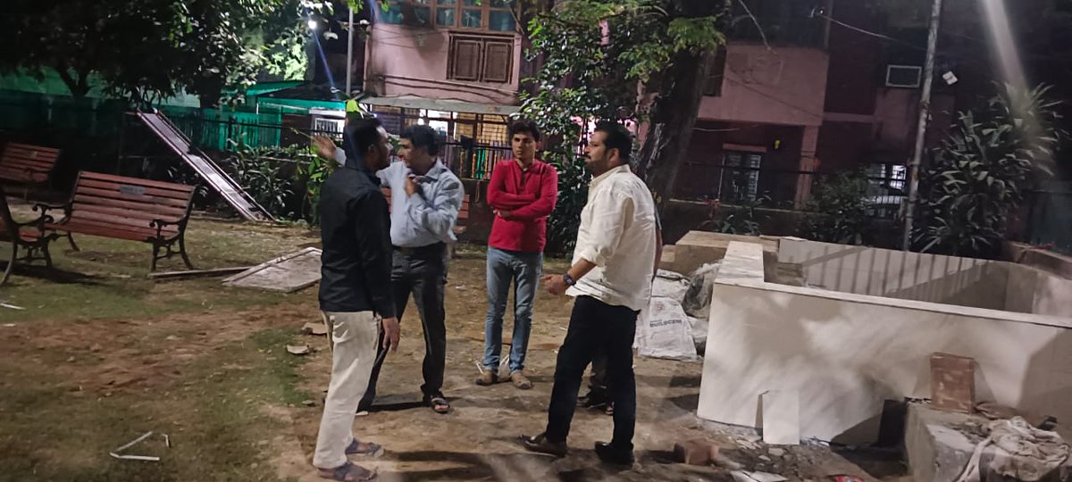 ManishChadhaBJP's tweet image. आस्था का पर्व #छठ महापर्व नज़दीक है जिसके लिए आज माननीय सांसद बहन @BansuriSwaraj जी द्वारा छठ घाट का निर्माण कराया गया, जिसकी तैयारियों को लेकर निरिक्षण किया ।
आइए, हम सब मिलकर इस पावन पर्व को स्वच्छता और श्रद्धा के साथ मनाएँ। 🌼
#ChhathPuja #CleanlinessDrive 
@narendramodi