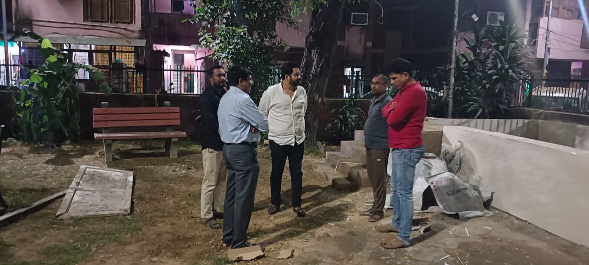 ManishChadhaBJP's tweet image. आस्था का पर्व #छठ महापर्व नज़दीक है जिसके लिए आज माननीय सांसद बहन @BansuriSwaraj जी द्वारा छठ घाट का निर्माण कराया गया, जिसकी तैयारियों को लेकर निरिक्षण किया ।
आइए, हम सब मिलकर इस पावन पर्व को स्वच्छता और श्रद्धा के साथ मनाएँ। 🌼
#ChhathPuja #CleanlinessDrive 
@narendramodi