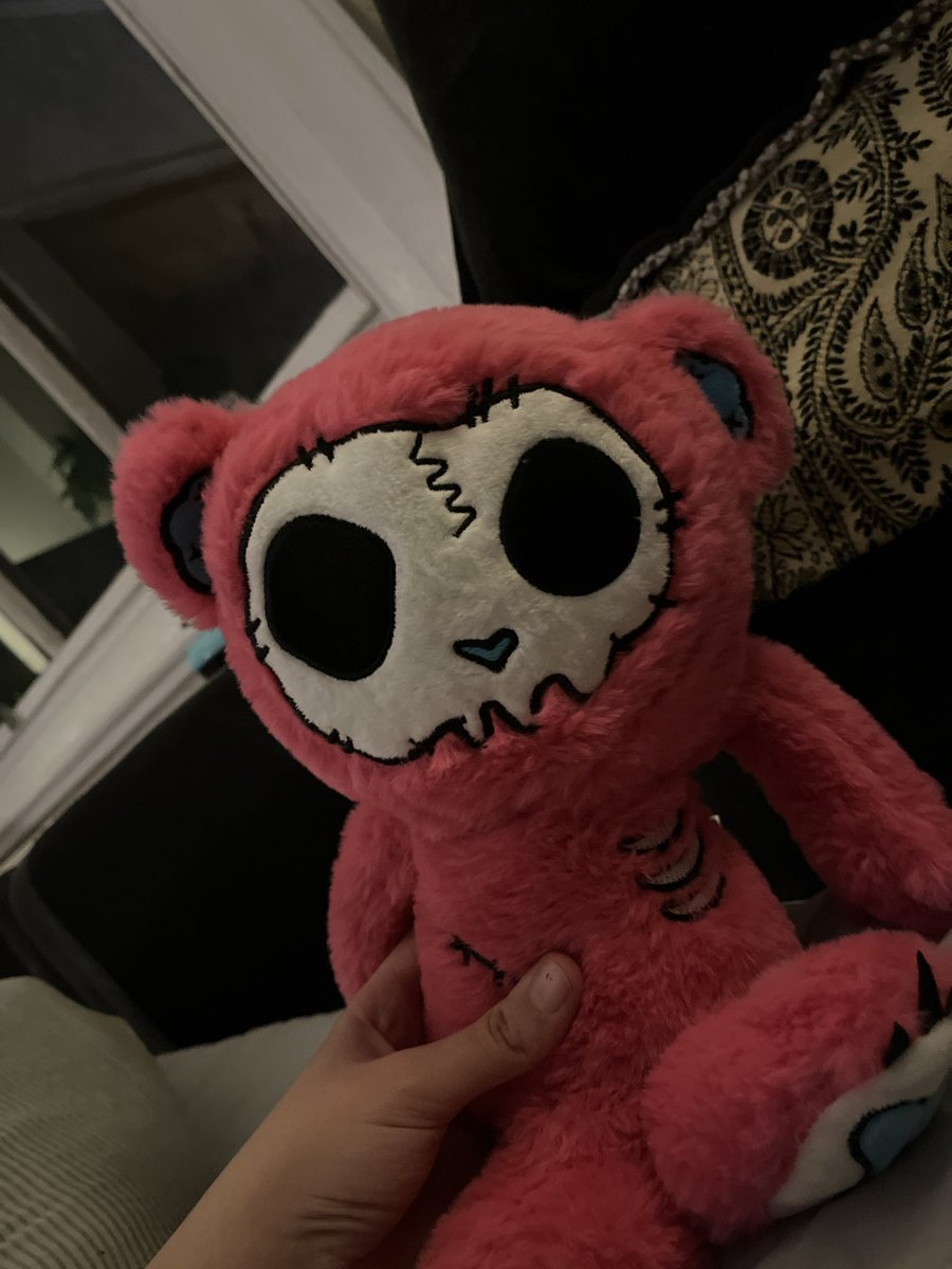 LuciiNyaa's tweet image. This is Mr, snyggle, say hi