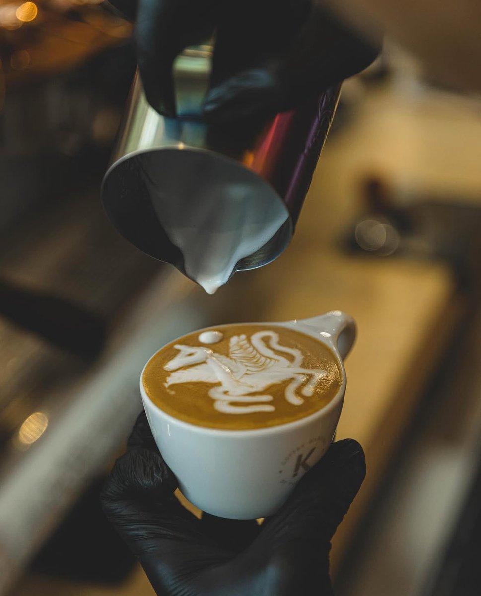 من تشّنا نسهر للصبح ، 
تكتب لي وأكتب لك .. 🎻 💔