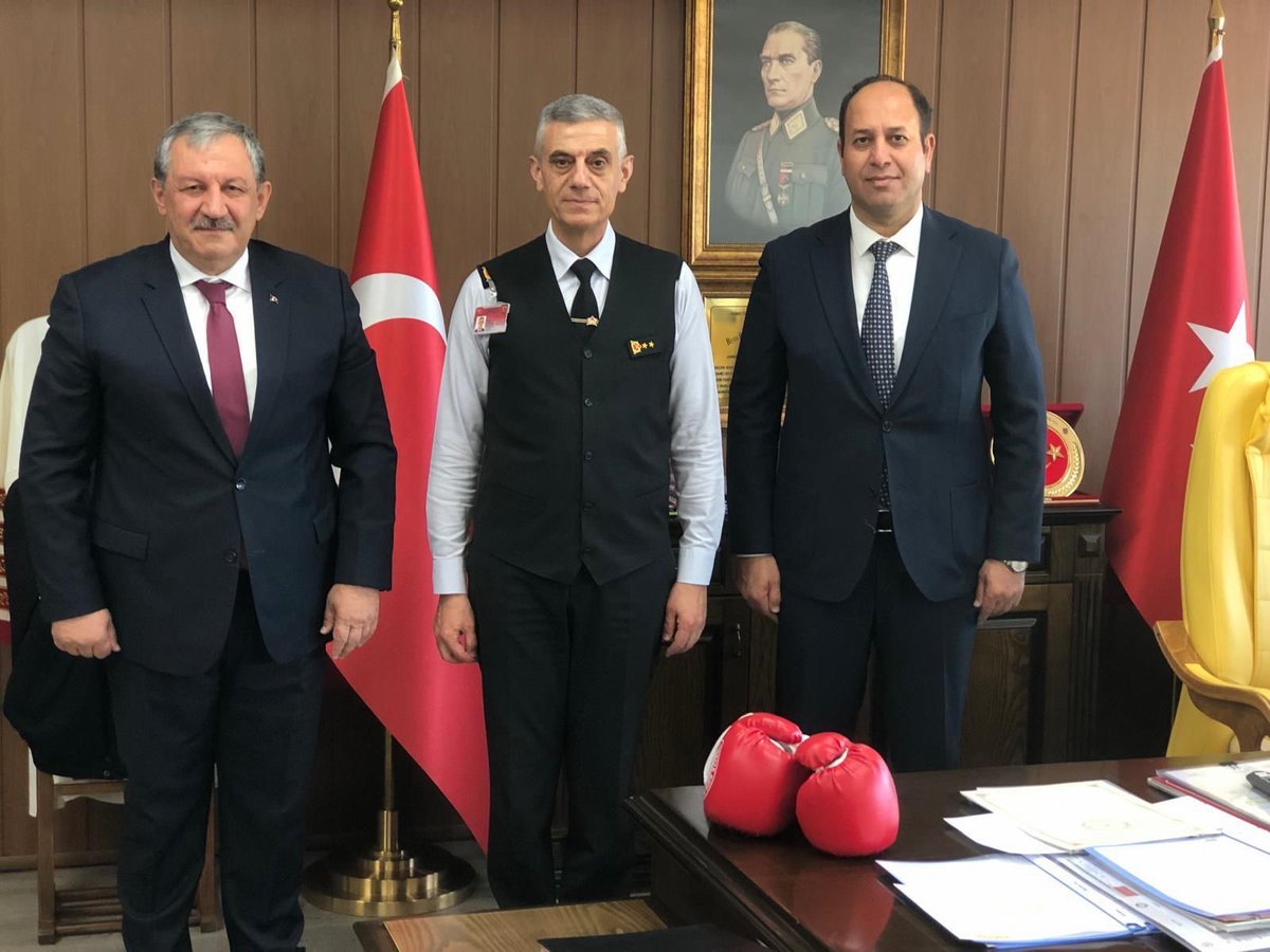 Jandarma Sahil Güvenlik Akademisi Başkanı Tümgeneral Sayın Recep YALÇINKAYA’yı ziyaret ettik. Günün anısına kendilerine eldiven takdim ettik. İlgi ve alakalarından dolayı kendilerine teşekkür ediyorum.

<a href="/jandarma/">T.C. Jandarma Gn. K</a> <a href="/jsgaedutr/">Jandarma ve Sahil Güvenlik Akademisi</a>