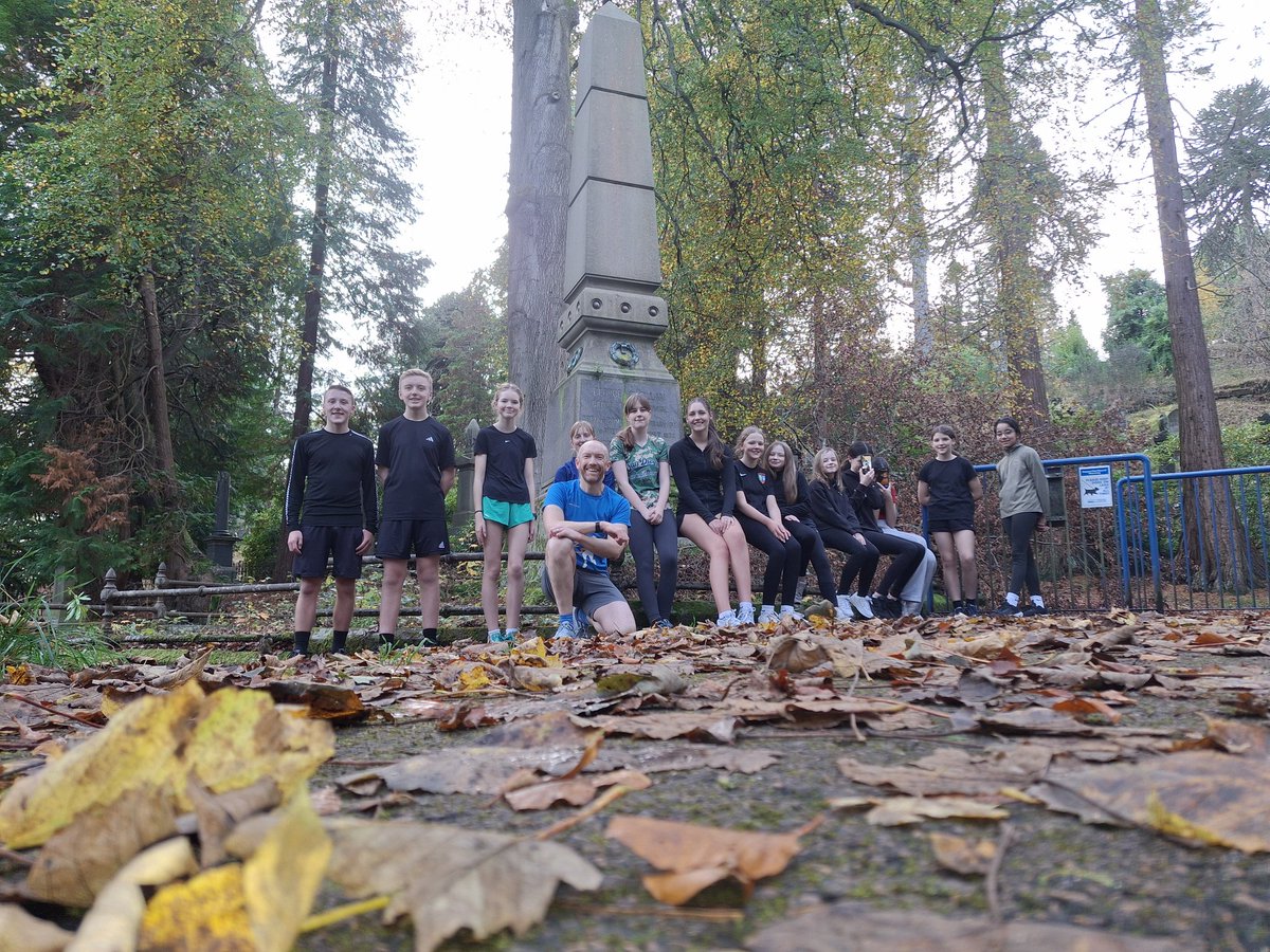 Lovely, crisp run up Balgay with <a href="/harrisacdundee/">Harris Academy</a> <a href="/harrisdofe/">Harris Academy D of E & Running Club</a> running club. Halloween version next Thursday for all who can make it! 👻 🎃 🧙‍♀️