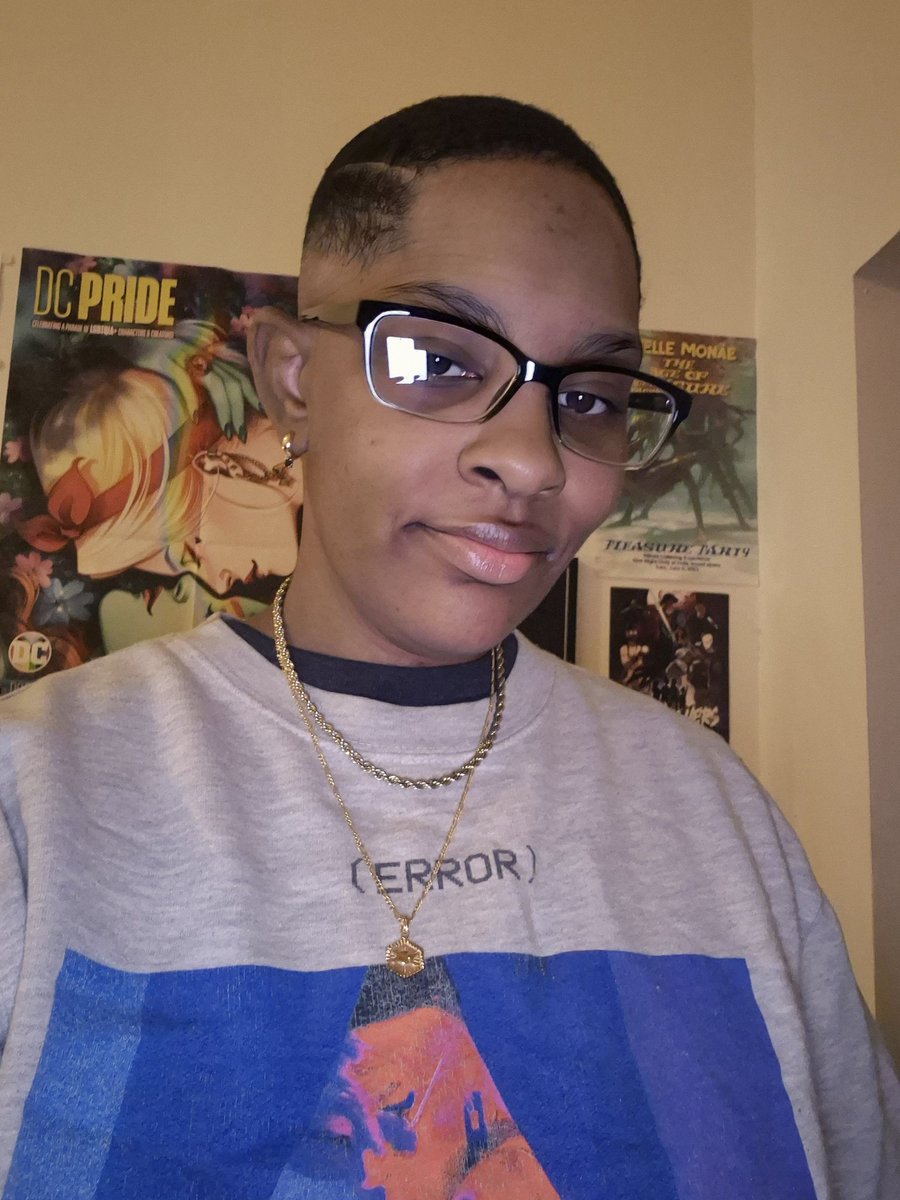beyondbinary91's tweet image. Had to pull out some #DirtyComputer merch for the culture. 😆  #TBT #DirtyComputerTour #StayDirty #JanelleMonáe