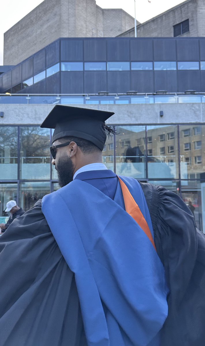 anniesworlddear's tweet photo. Proud is an understatement!! We love you Mark β€οΈπ€π½π₯° #PlymGrad https://t.co/d1EiLIq9vT