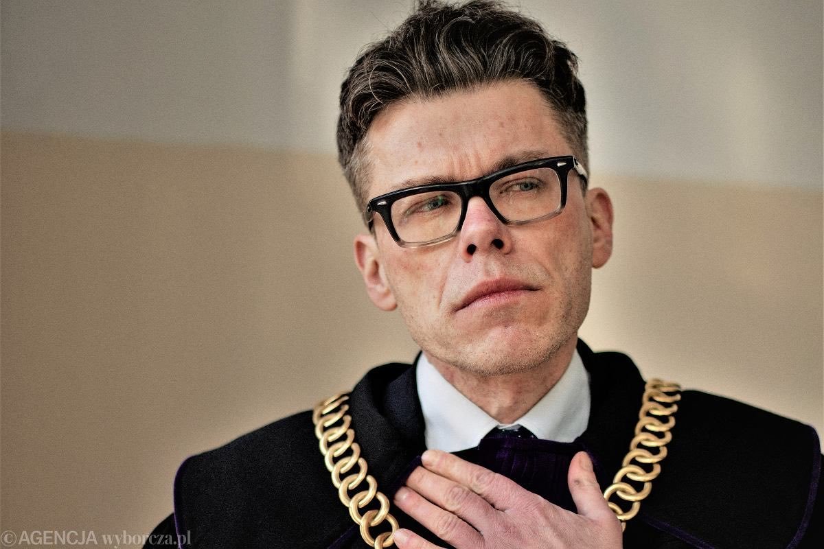 Pani_Scarlett's tweet image. To jeszcze raz, bo silniczki i jebćpisy cały czas dostają rozwolnienia:

Pan Tuleya wydał zgodę na kontrolę operacyjną - tak się postępuje z przestępcami. 
Kasia Tusk dzwoniła do przestępcy objętego kontrolą operacyjną, to i została nagrana.

To trudne do zrozumienia dla…