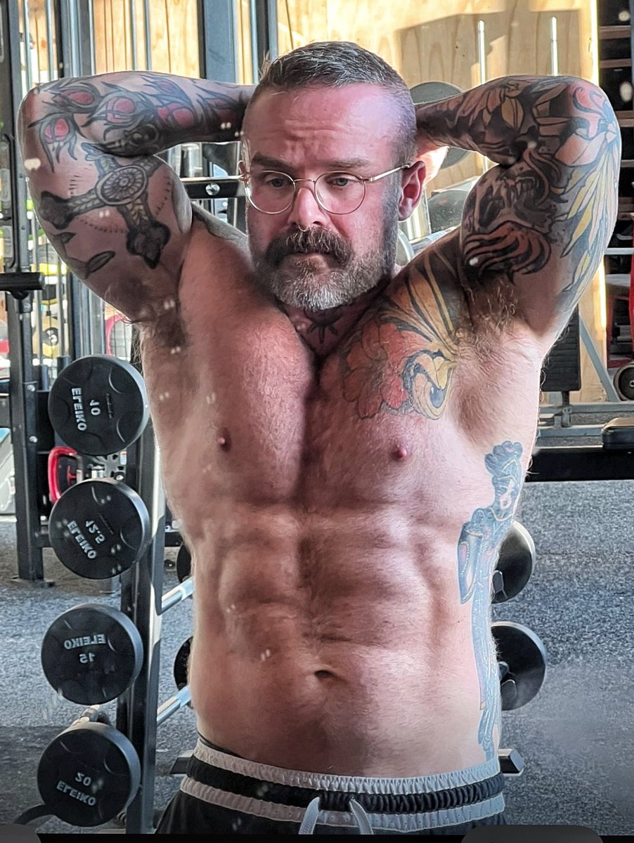 MaxxGrizzly tweet media