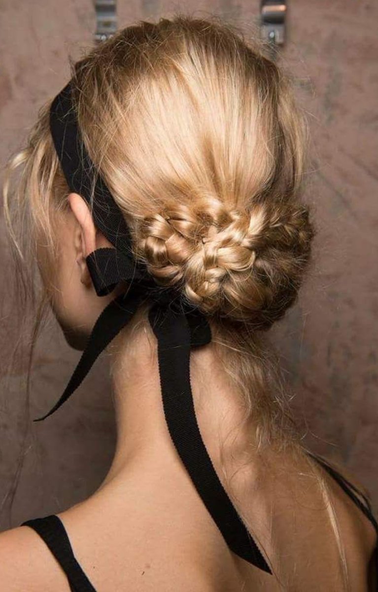 Elle Lookbook (@evalovesdesign) on Twitter photo Holiday hair, inspiration Holiday hair, inspiration